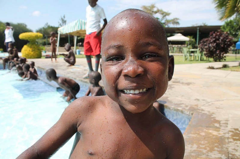 Kivu – Ausflug ins Schwimmbad